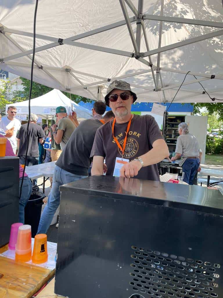 20250518 braderie bénévoles (1)